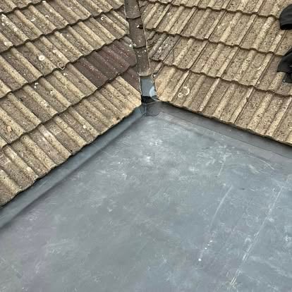Small EPDM flat roof between tiled roofs