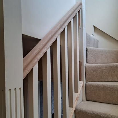 Square spindle staircase with oak handrail