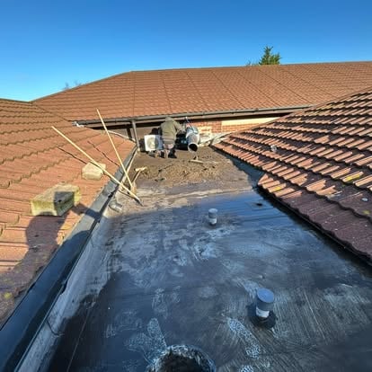 Flat roof with worker, during installation